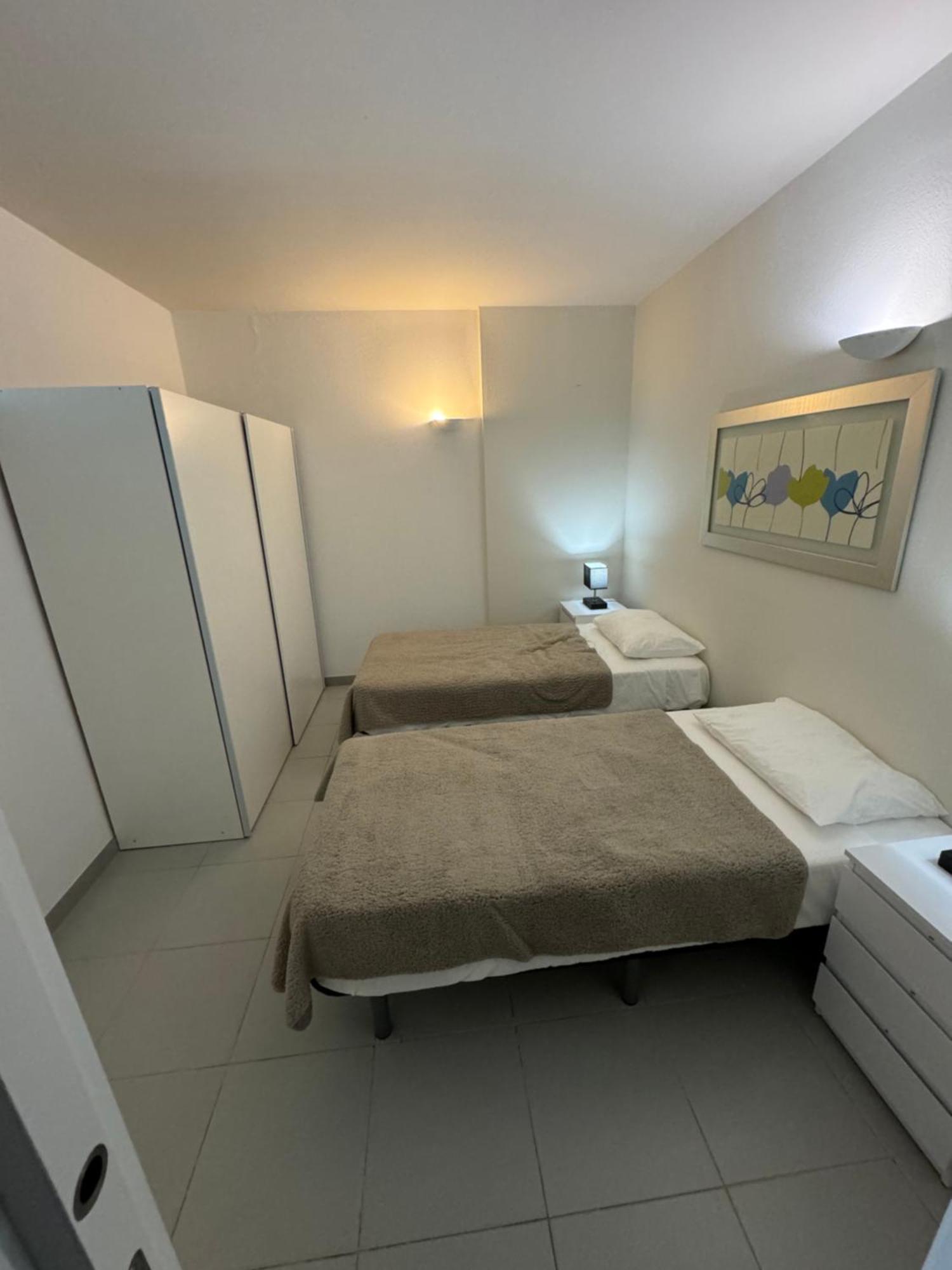 Newly Refurbished 2 Bed Appt ヴィラモウラ エクステリア 写真