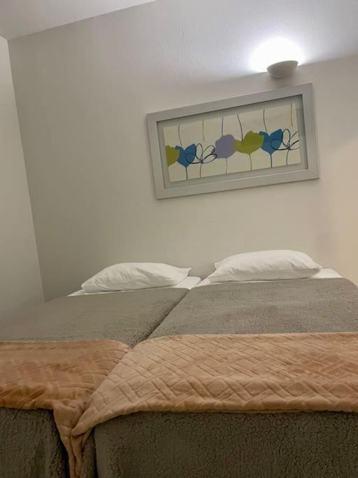 Newly Refurbished 2 Bed Appt ヴィラモウラ エクステリア 写真