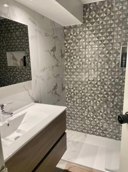 Newly Refurbished 2 Bed Appt ヴィラモウラ エクステリア 写真